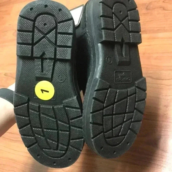 Bebe Girl Black Faux Fur Boots, size 1 - Picture 3 of 5